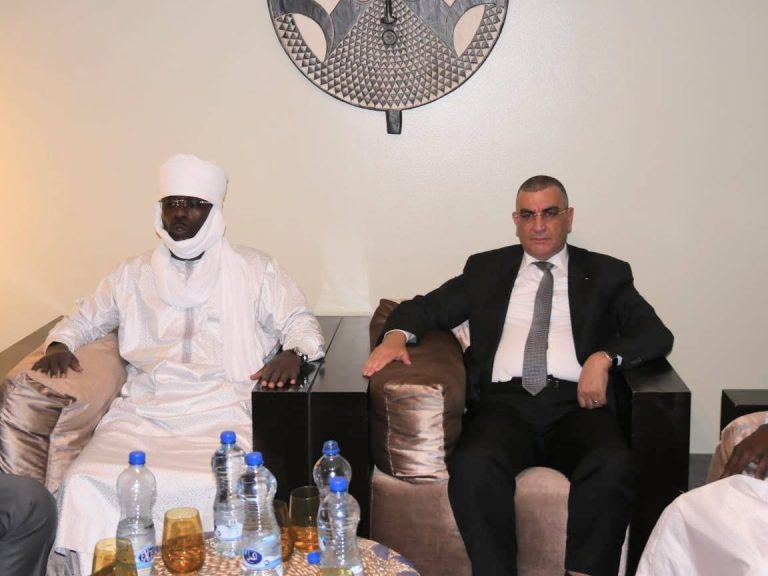 تعاون_دولي بين الجزائر وتشاد لتجسيد مشروع الطريق العابر للصحراء وتعزيز الشراكة في البنى التحتية