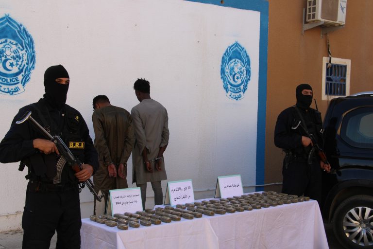 شرطة_تامنغست تحجز أكثر من 10 كلغ من #الكيف_المعالج وتوقف شخصين في عملية متلبس
