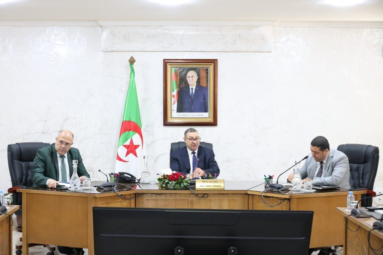 وزير الداخلية يستقبل الأمين العام للاتحاد العام للتجار والحرفيين الجزائريين