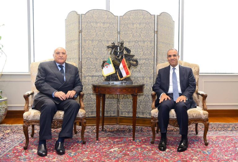 أحمد_عطاف يبحث بالقاهرة مع نظيره المصري تعزيز التعاون الثنائي وتقييم تنفيذ قرارات اللجنة العليا المشتركة