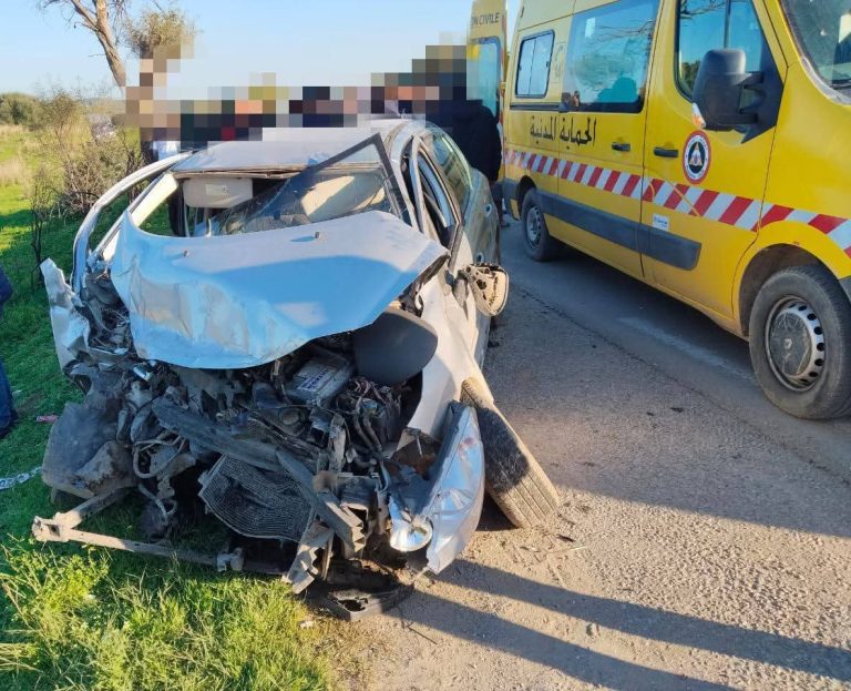 سوق_أهراس إصابة 11 شخصًا في حادث اصطدام بين سيارتين
