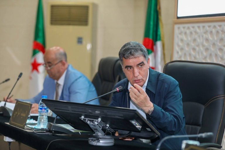 ولاية أدرار والي ولاية ادرار يترأس اجتماع الهيئة التنفيذية لمتابعة المشاريع التنموية بأدرار.