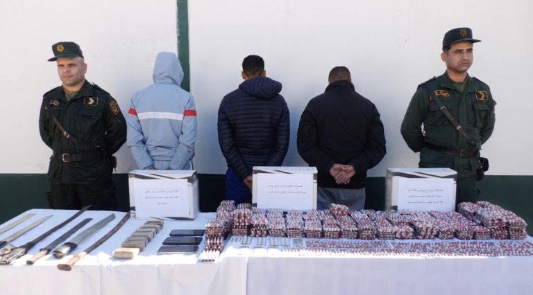 الدرك_الوطني بـ #وهران يوقف 3 أشخاص ويحجز 13500 قرص مهلوس وكمية من الكيف المعالج