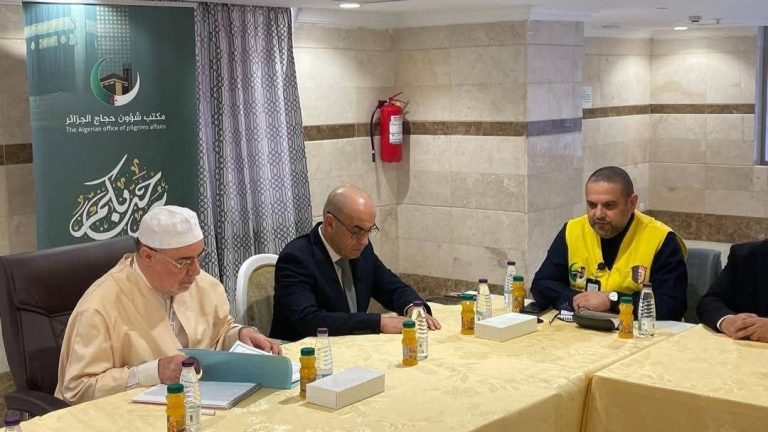 يوسف_بلمهدي يشرف على لقاء توجيهي لفروع مركز المدينة_المنورة لحجاج الجزائر