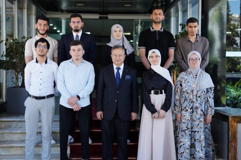 استقبال وزير التعليم العالي والبحث العلمي للطلبة المتأهلين إلى نهائيات المسابقة العالمية ICT Academy بمدينة شنزن