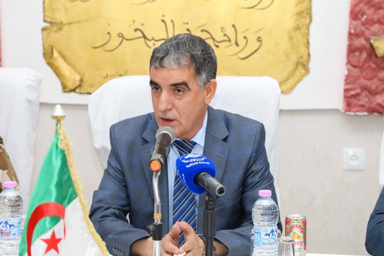 ولاية أدرار والي أدرار يشرف على حفل لتبادل التهاني بعيد الأضحى بحضور واسع لممثلي المجتمع المدني والهيئات الوطنية.