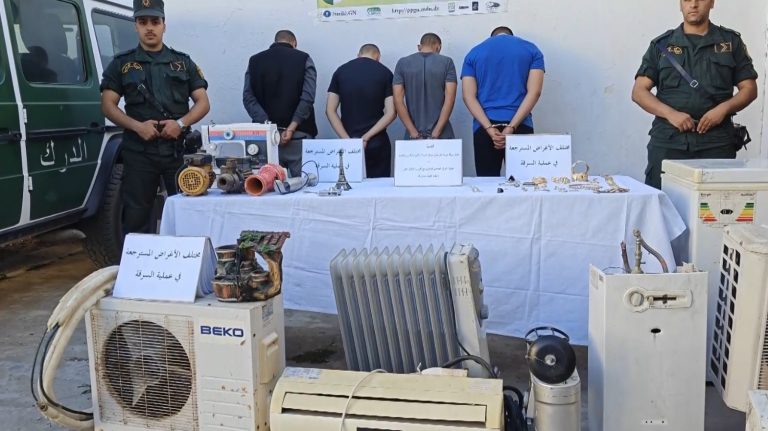 الدرك_الوطني_بالطارف يوقف 4 أشخاص متورطين في السرقة المتبوعة بإضرام النار في منزل