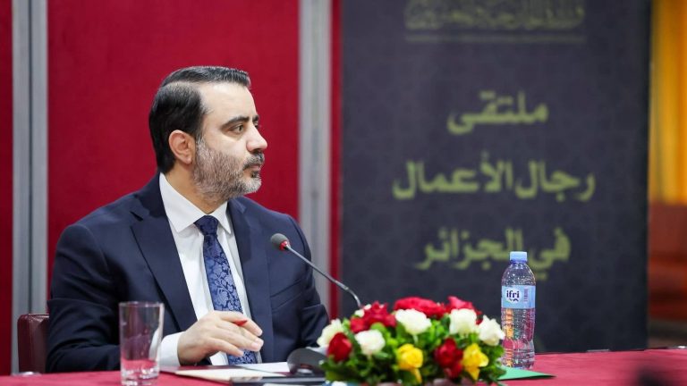 وزير_الخارجية_السوري يلتقي رجال أعمال ومستثمرين سوريين في الجزائر لتعزيز التعاون الاقتصادي