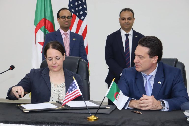 الحمايةالمدنية والسفارة الأمريكية بالجزائر توقعان برنامج تكوين في اللغة الإنجليزية المتخصصة لتعزيز الجاهزية العملياتية