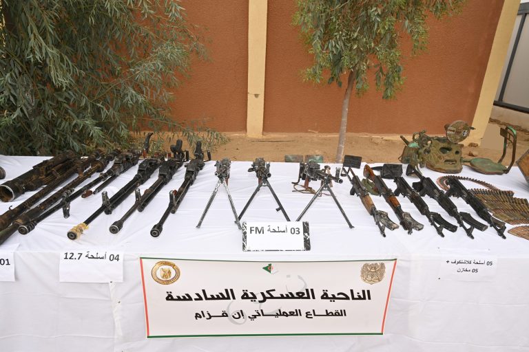 عملية نوعية للجيش الوطني الشعبي تسفر عن استرجاع أسلحة وذخيرة بالناحية العسكرية السادسة
