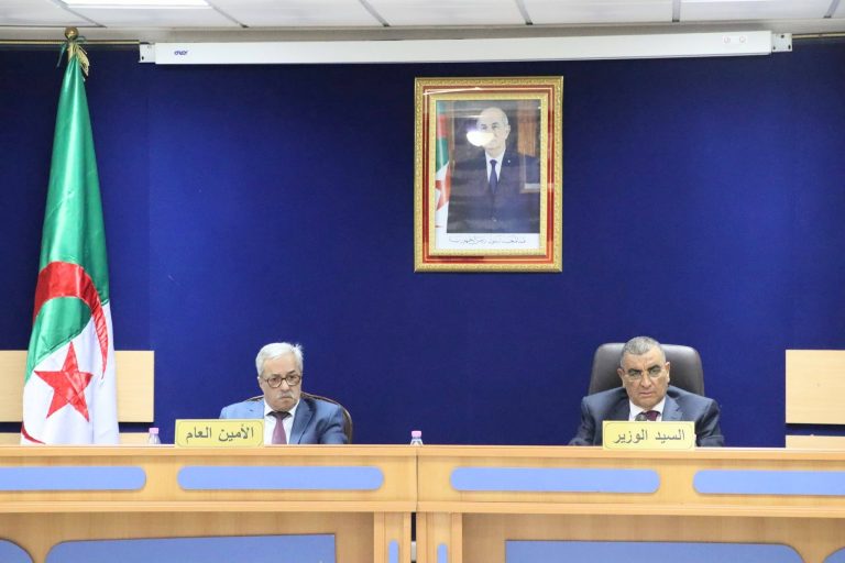 وزير الأشغال العمومية يتابع وتيرة إنجاز المشاريع الهيكلية ويشدد على احترام الآجال