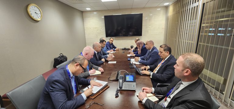 الجزائر_مصر تبحثان تعزيز التعاون في مجالات العمل والتشغيل والضمان_الاجتماعي بجنيف