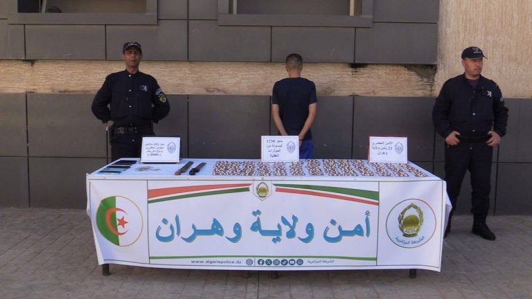 شرطة_وهران تطيح بمروج للمؤثرات العقلية وتحجز 1230 قرصًا مهلوسًا من نوع ليريكا