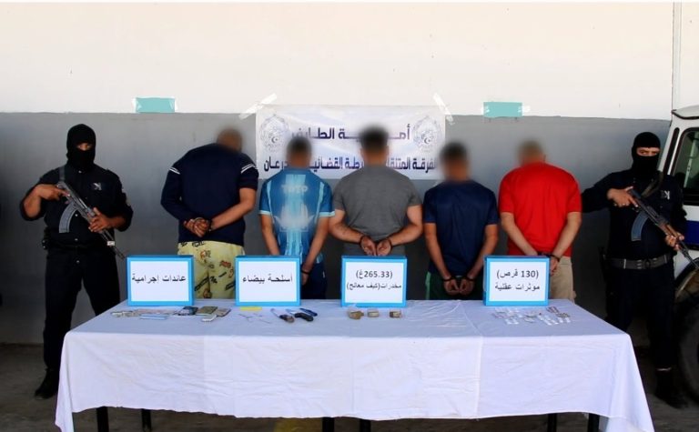 الطارف تفكيك شبكة إجرامية وتوقيف 5 أشخاص وحجز مخدرات وأسلحة بيضاء في عملية نوعية