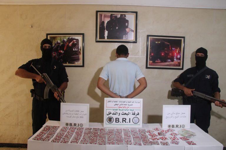 بسكرة توقيف شخص وحجز 1200 قرص مهلوس من طرف فرقة البحث والتدخل BRI في عملية أمنية ناجحة