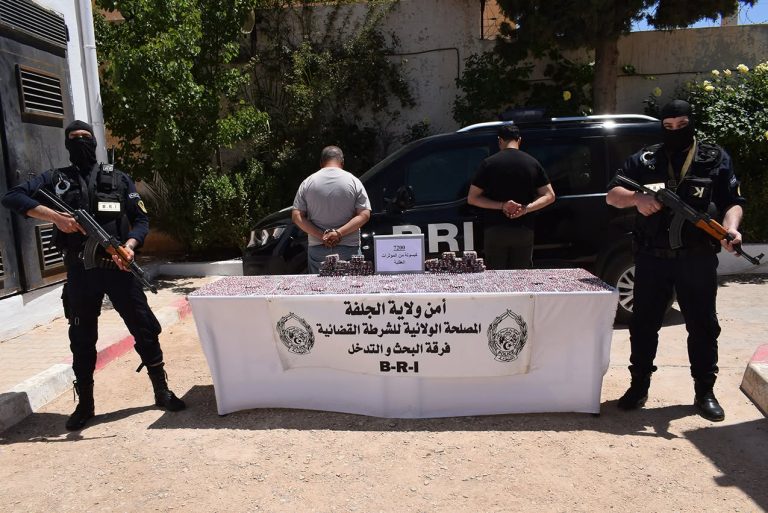 توقيف شخصين وحجز 7200 كبسولة من المؤثرات العقلية بالجلفة في عملية أمنية نوعية