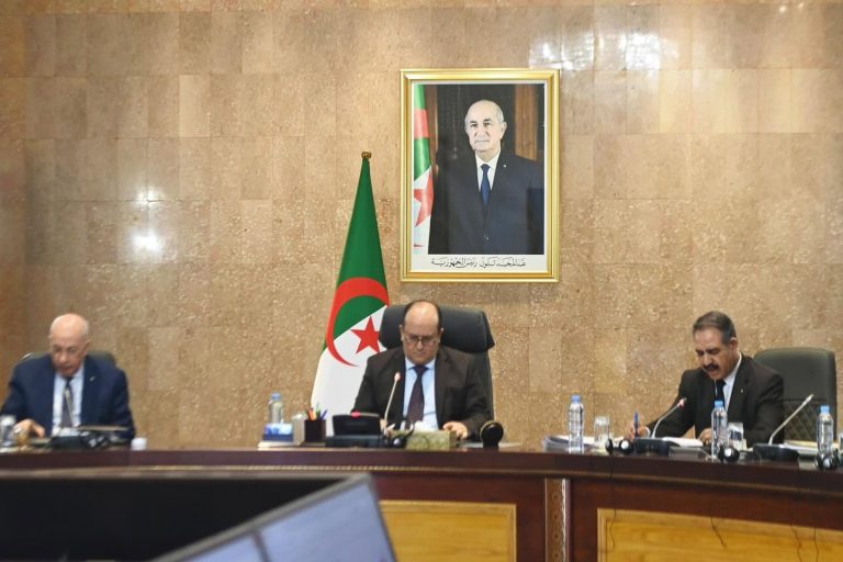 الوزير الأول سيفي غريب يترأس اجتماع الحكومة لدراسة عدد من الملفات