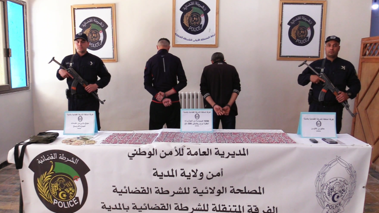شرطة_المدية تفكك عدة شبكات إجرامية وتضبط أكثر من 2520 كبسولة من المؤثرات العقلية