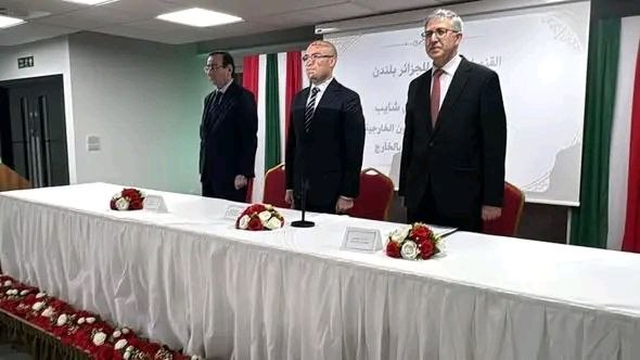 سفيان_شايب يلتقي أفراد الجالية_الجزائرية بالمملكة المتحدة ويعلن إطلاق تنسيقية المدارس الجزائرية
