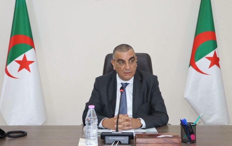 وزير الأشغال العمومية يترأس اجتماعا لتسريع تطوير الشركة الجزائرية-الصينية المختصة في جرف الموانئ