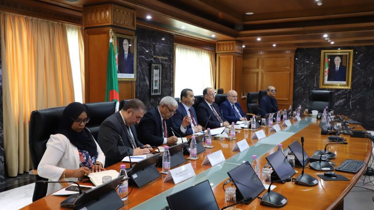 وزير الدولة، وزير المحروقات يتحادث مع وزير الطاقة والمناجم والصناعة لفيدرالية البوسنة والهرسك