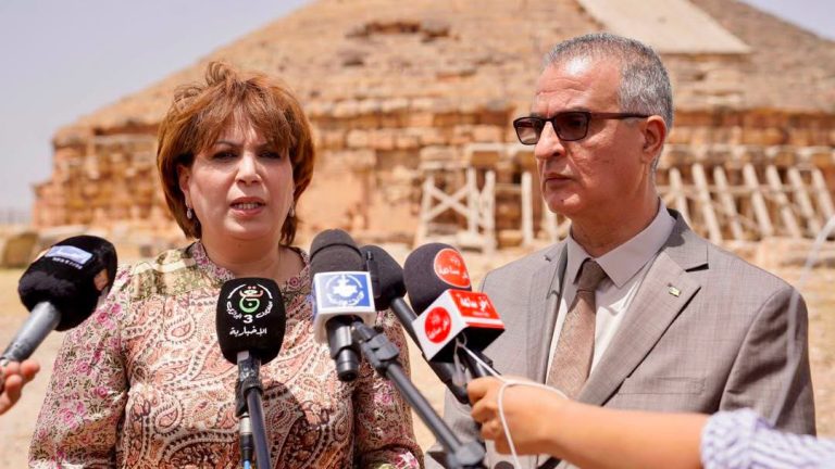 وزيرة الثقافة والفنون تقف على مشاريع تثمين إمدغاسن وتستمع لعروض تيمقاد وتشدّد على الإسراع في تجسيدها.