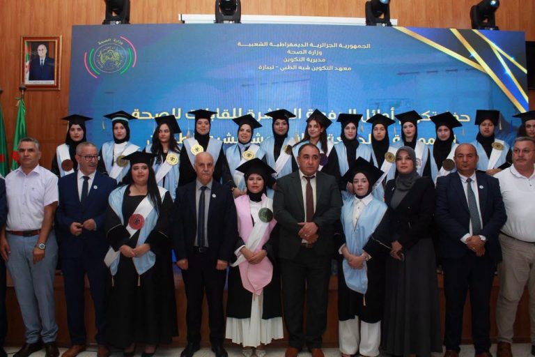 تخرج الدفعة الثانية عشرة لشبه الطبيين والدفعة العاشرة للقابلات