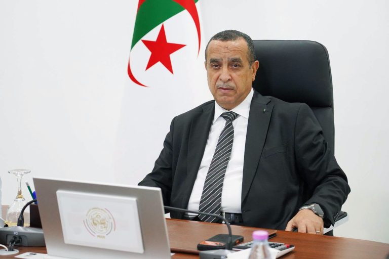 وزير الطاقة والطاقات المتجددة يترأس اجتماعًا لمتابعة تنفيذ عدد من المشاريع والملفات الاستراتيجية