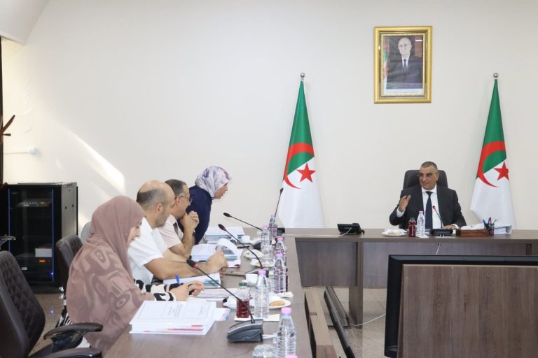 وزير الأشغال العمومية يترأس الجمعية العامة لمجمع إنجاز السكك الحديدية ويؤكد على تحسين الأداء