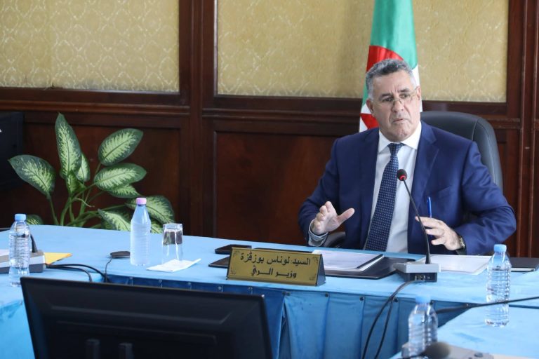 وزير الري يترأس اجتماعًا تنسيقيًا دوريًا لمتابعة وضعية الخدمة العمومية للمياه وتجسيد المشاريع التنموية