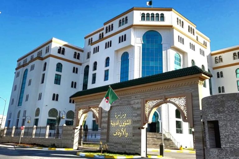 وزارة الشؤون الدينية تصدر بيانا هاما حول صلاة الكسوف