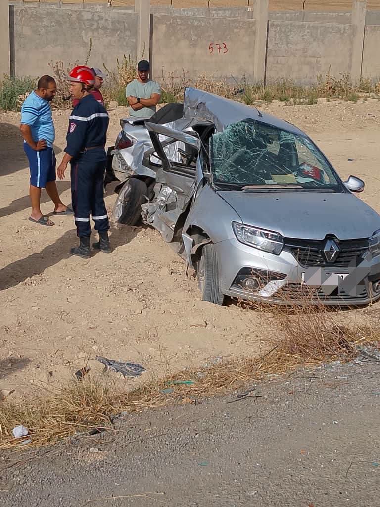 وفاة شخصين وإصابة ثلاثة آخرين في اصطدام مروع بين سيارة وشاحنة بأم البواقي