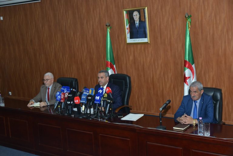 وزير التربية الوطنية ينشّط ندوة صحفية يقدّم فيها شروحات حول الترتيبات البيداغوجية الجديدة الخاصة بالدخول المدرسي 2026-2027*