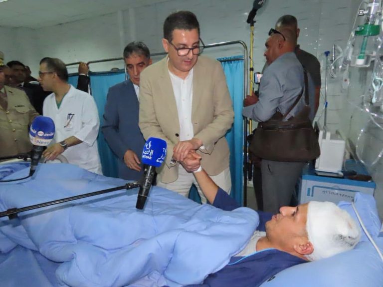 وزير الصحة يحل بـأدرار للاطمئنان على الحالة الصحية لمصابي حادث المرور بـتيميمون.