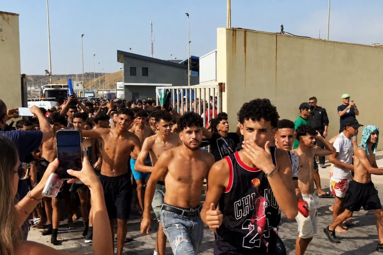 الدعوة إلى إعلان حالة الطوارئ تحت ضغط الهجرة غير الشرعية عبر السواحل المغربية