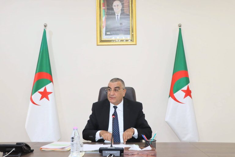 وزير الأشغال العمومية يتابع ملف صيانة شبكة الطرق والطرق السيارة ويشدد على تسريع معالجة النقاط السوداء