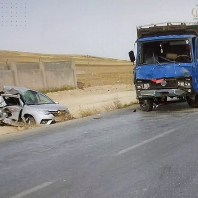 وفاة شخصين وإصابة ثلاثة آخرين في حادث مرور مميت بالطريق الوطني رقم 100 بأم البواقي