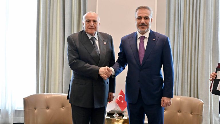 أحمد عطاف يبحث مع وزير الخارجية التركي تعزيز التعاون الثنائي وتطورات القضايا الإقليمية