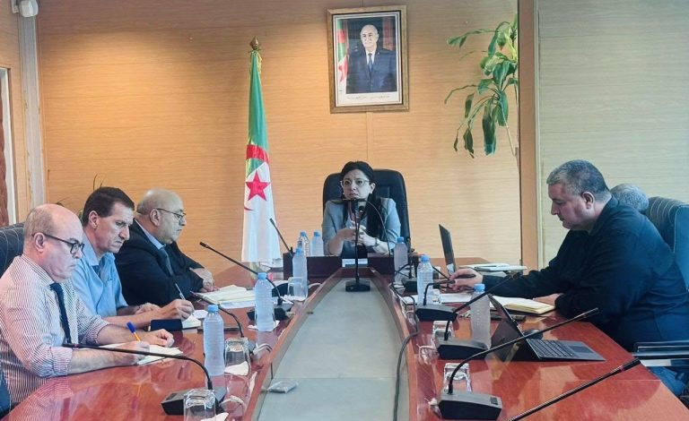 وزيرة التجارة الداخلية تتابع وضعية التموين بالولايات المتضررة من الحرائق وتوجه بضمان استمرارية المواد الأساسية