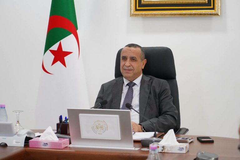 وزير الطاقة والطاقات المتجددة يجري محادثات مع وزير الطاقة والبترول بجمهورية السنغال عبر تقنية التحاضر المرئي عن بُعد