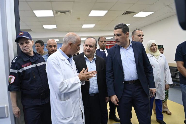 الوزير الأول يتفقد المصابين جراء حرائق جيجل بمستشفى الحروق الكبرى بزرالدة