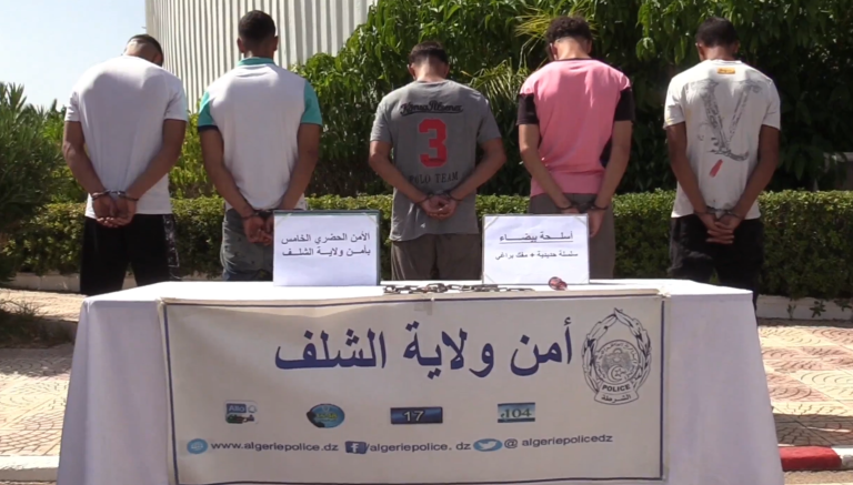 شرطة الشلف تضع حدا لعصابة أحياء زرعت الرعب وسط المواطنين و توقف خمسة افراد في العملية