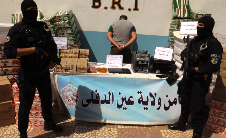 شرطة عين الدفلى تضبط قرابة 160 ألف كيس شمة مقلدة و اكثر من 7 ملايير سنتيم من العائدات الإجرامية