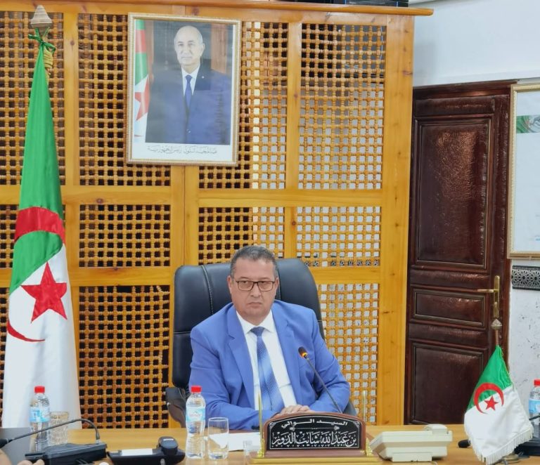 والي أم البواقي يترأس اجتماع اللجنة الولائية المكلفة بدراسة طلبات الترشح لامتياز الأراضي الفلاحية والأملاك السطحية