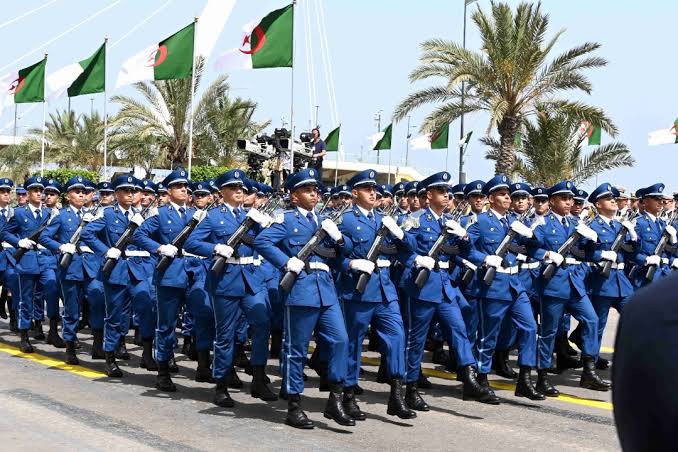 الشرطة الجزائرية تفتح 250 منصباً لتوظيف وتكوين ضباط وضباط شرطة رئيسيين