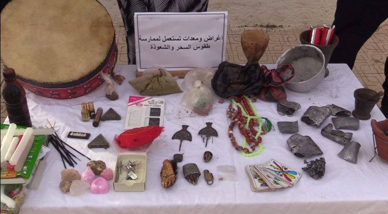 شرطة الجزائر العاصمة توقيف مشعوذة كانت تمارس طقوس السحر والشعوذة