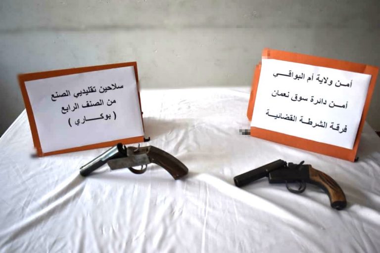 شرطة سوق نعمان توقف شخصا وتحجز سلاحين ناريين تقليديي الصنع و349 وحدة من المشروبات الكحولية