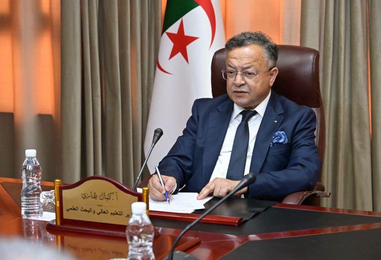 السيد بداري يترأس اجتماع عمل مشترك مع قطاع الثقافة والفنون