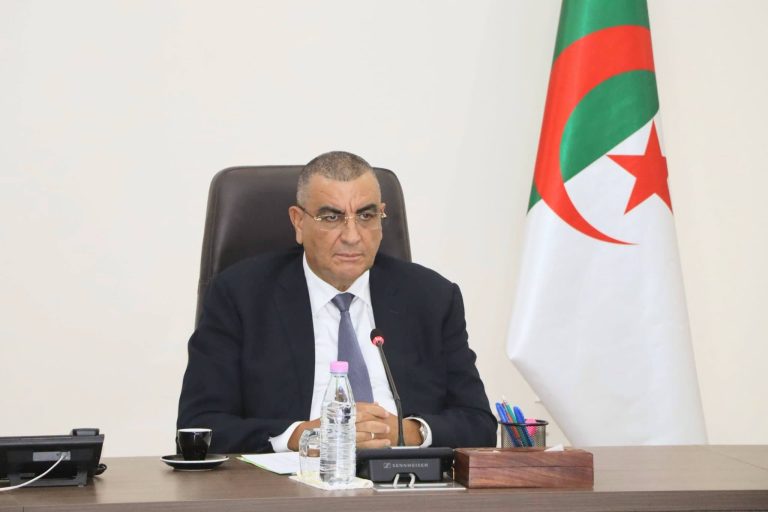 وزارة الأشغال العمومية تُسرّع عمليات إصلاح مخلفات الحرائق وتعلن استكمال الأشغال مع بداية الأسبوع المقبل