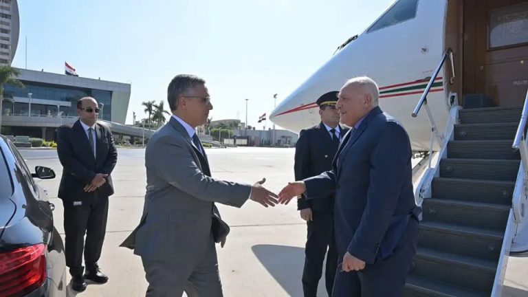 بتكليف من رئيس الجمهورية, السيد عطاف يحل بالقاهرة للمشاركة في أشغال الدورة العادية ال166 لمجلس جامعة الدول العربية